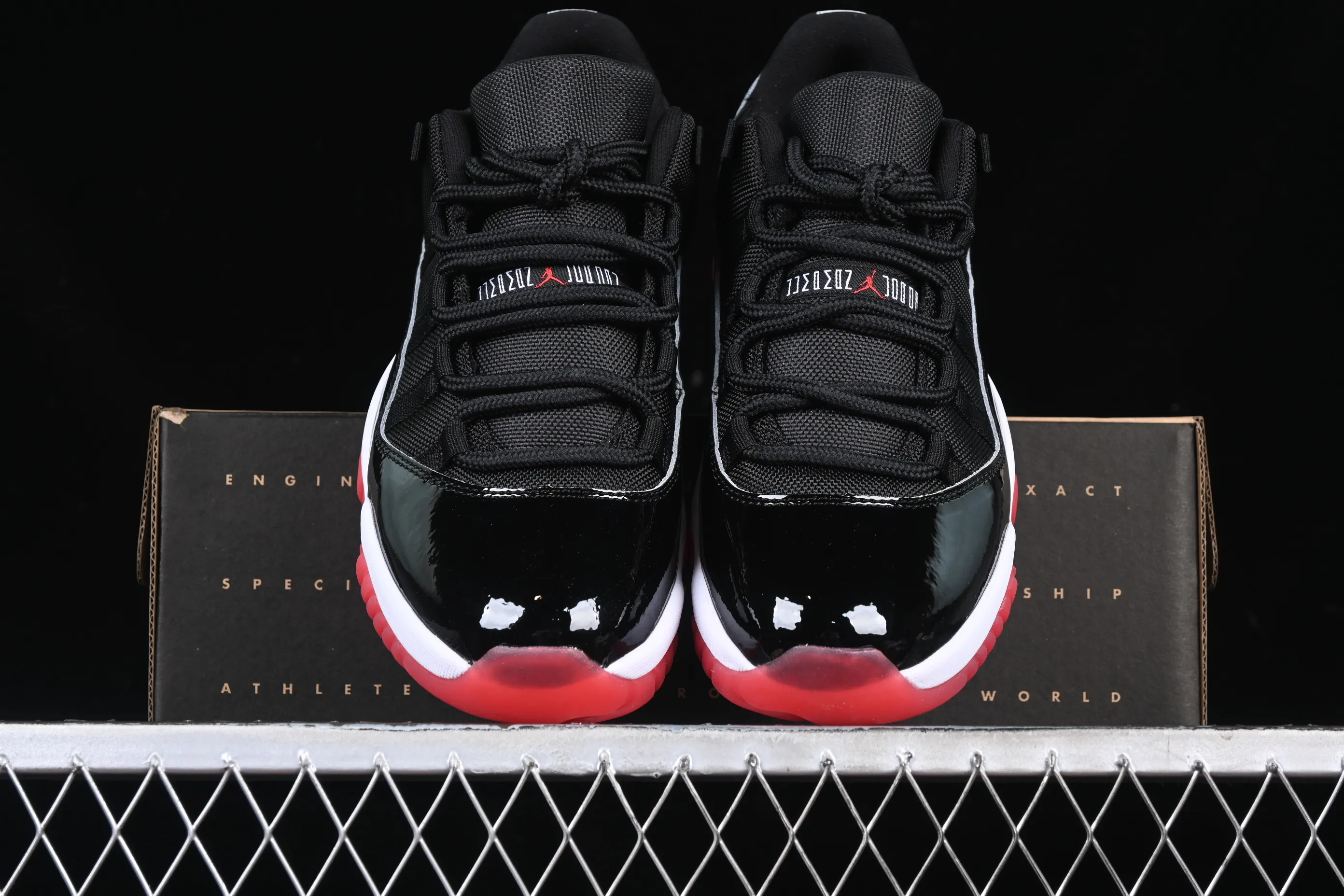 All categories Air Jordan Jordan series basketball shoes Air Jordan 11 F version Air Jordan 11 Low Bred AJ11 Joe 11 patent leather new black and red genuine standard genuine carbon low-top basketball shoes FV5104-006
